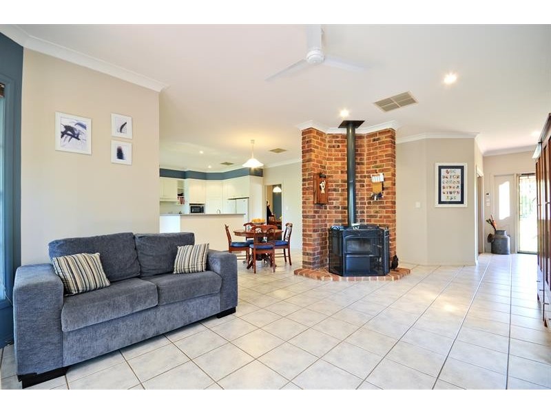 1R Debeaufort Dr, Dubbo NSW 2830
