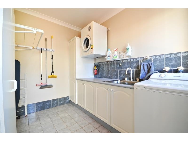 1R Debeaufort Dr, Dubbo NSW 2830