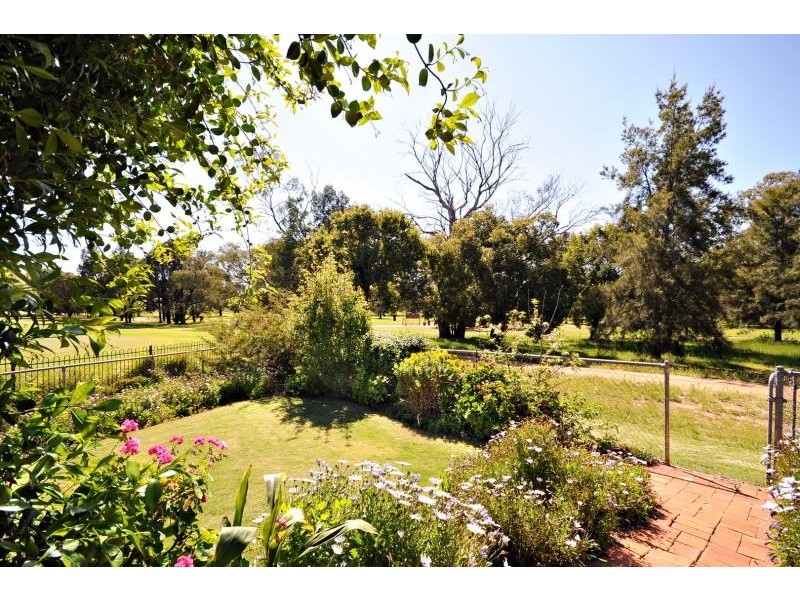 3/4 Clearwater Pl, Dubbo NSW 2830