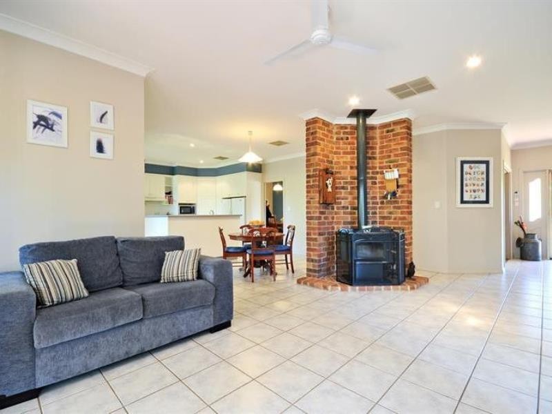 1R Debeaufort Dr, Dubbo NSW 2830