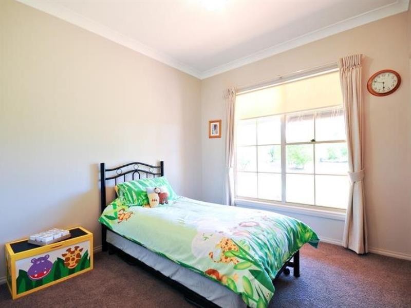 1R Debeaufort Dr, Dubbo NSW 2830