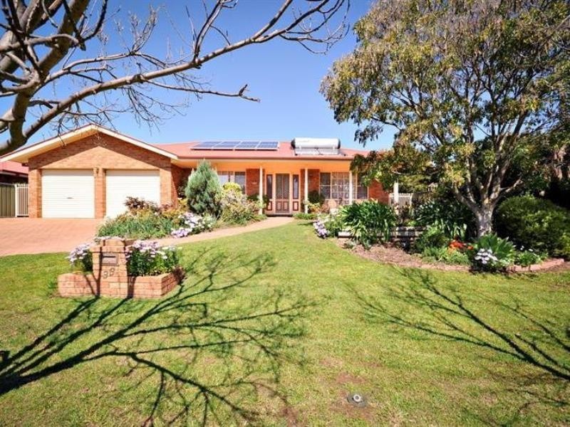 33 Murrayfield Dr, Dubbo NSW 2830