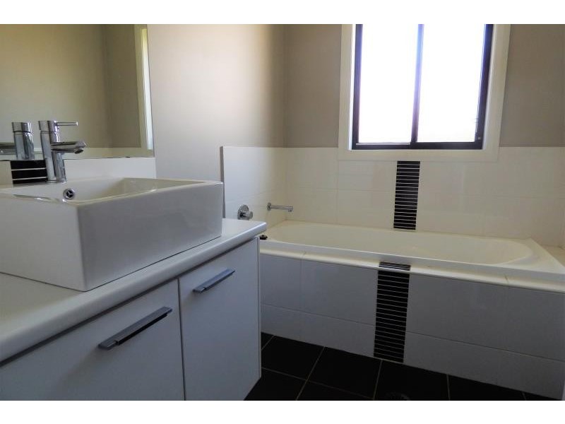 12 Glenshee St, Dubbo NSW 2830