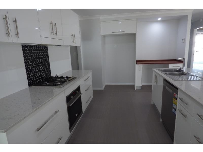 19 Lansdowne Dr, Dubbo NSW 2830