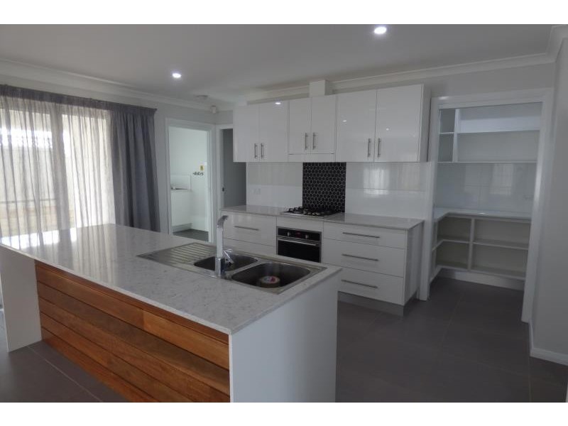 19 Lansdowne Dr, Dubbo NSW 2830