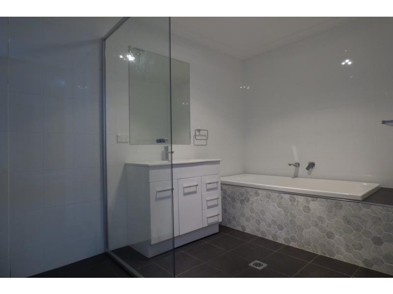 19 Lansdowne Dr, Dubbo NSW 2830