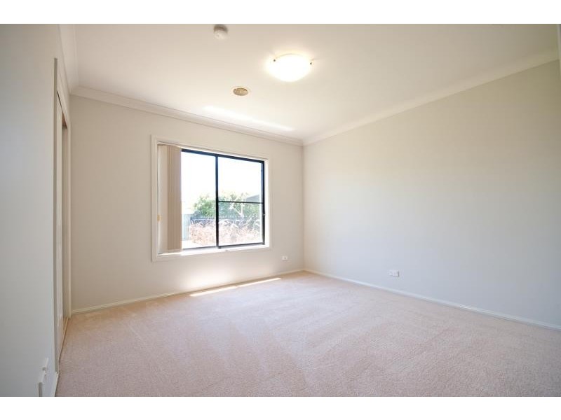 11 Robina Cres, Dubbo NSW 2830