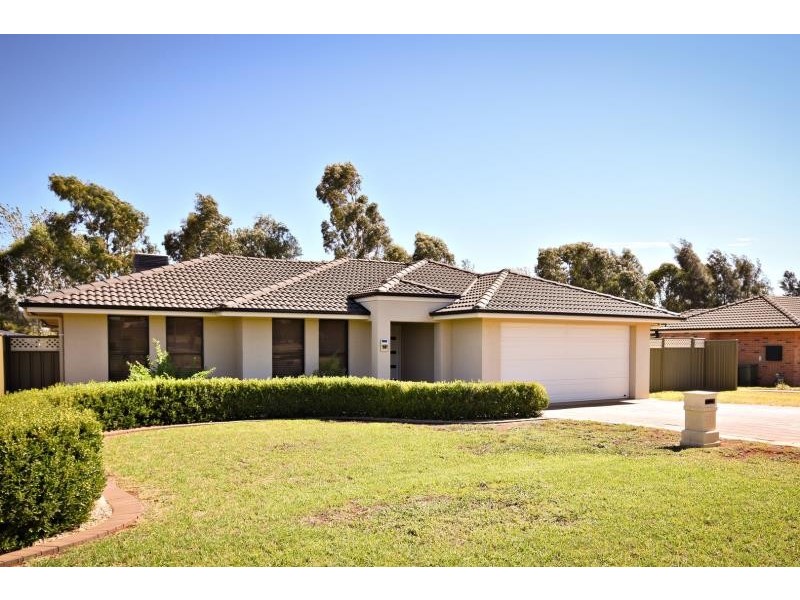 14 Cardiff Arms Ave, Dubbo NSW 2830