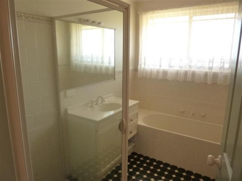 7B Grevillea Cl, Dubbo NSW 2830