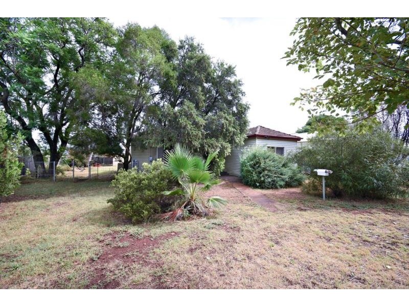 13 Trelanvean St, Dubbo NSW 2830