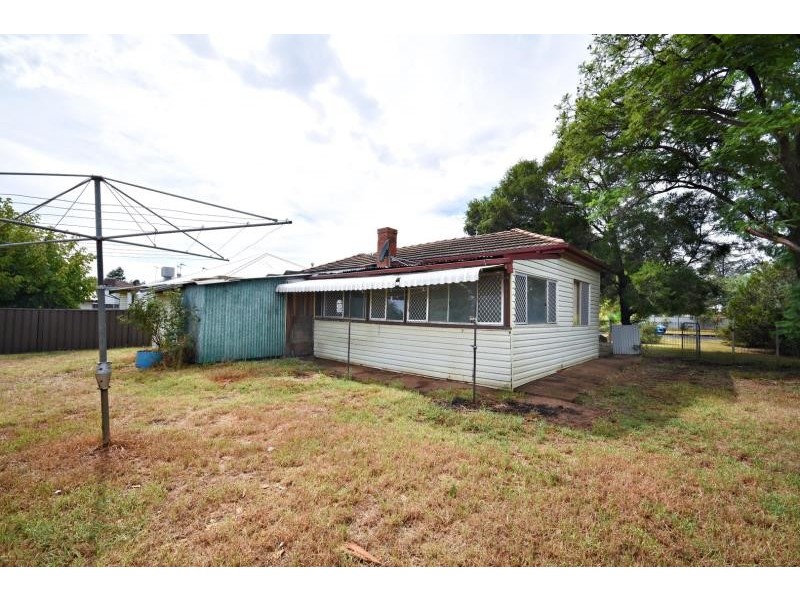 13 Trelanvean St, Dubbo NSW 2830