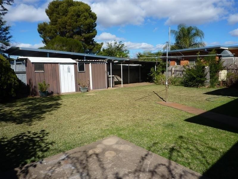 64 Young St, Dubbo NSW 2830