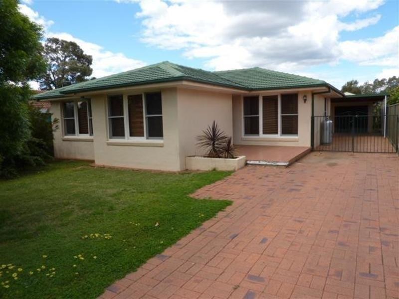 8 Caroline St, Dubbo NSW 2830
