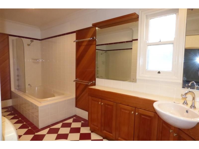 112 Bultje St, Dubbo NSW 2830