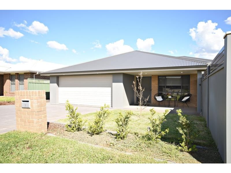 1 Brook Ct, Dubbo NSW 2830