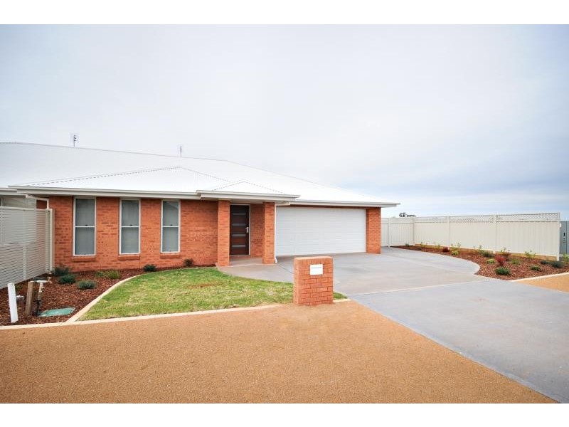 42 Lansdowne Dr, Dubbo NSW 2830