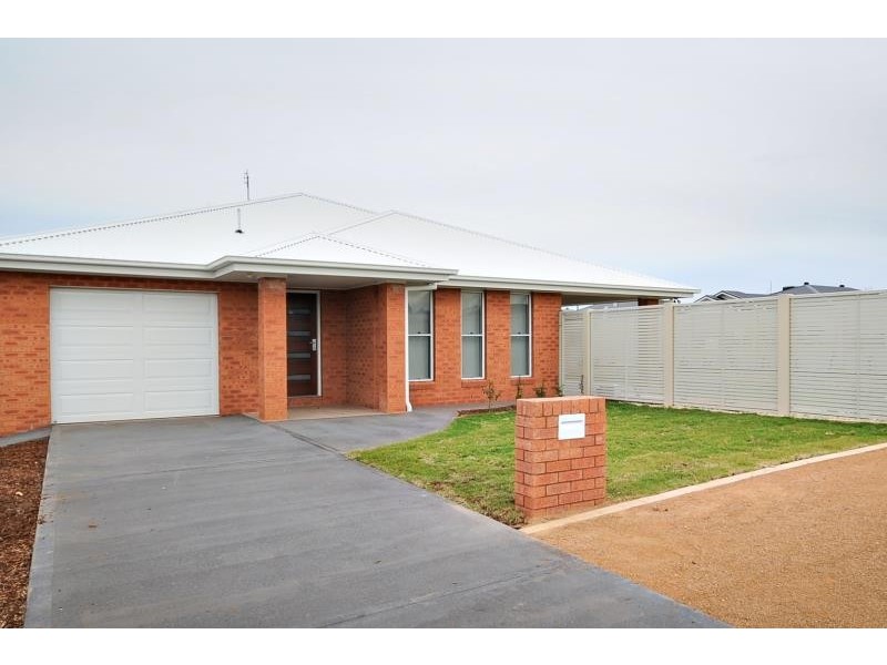 42 Lansdowne Dr, Dubbo NSW 2830