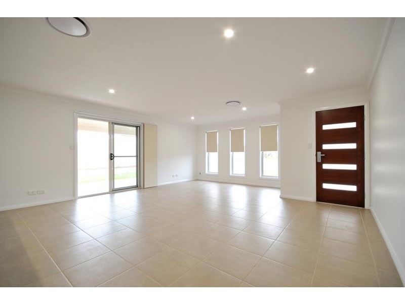 42 Lansdowne Dr, Dubbo NSW 2830