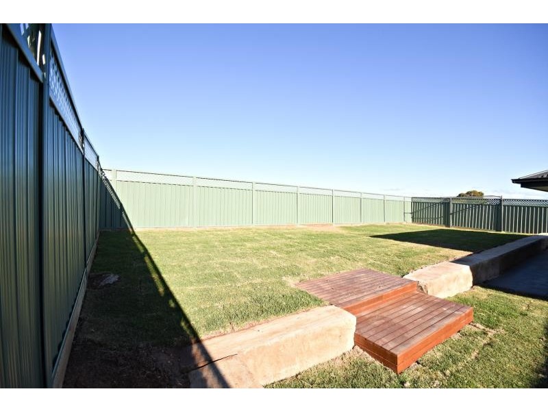 17 Pelagic Ct, Dubbo NSW 2830