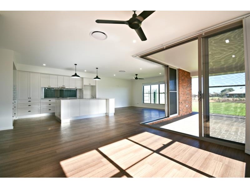 27 Amadeus Ave, Dubbo NSW 2830