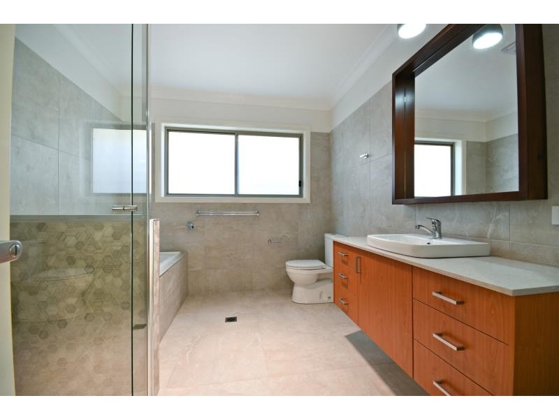 27 Amadeus Ave, Dubbo NSW 2830