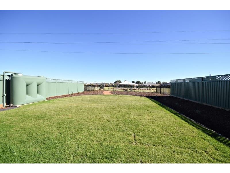 27 Amadeus Ave, Dubbo NSW 2830
