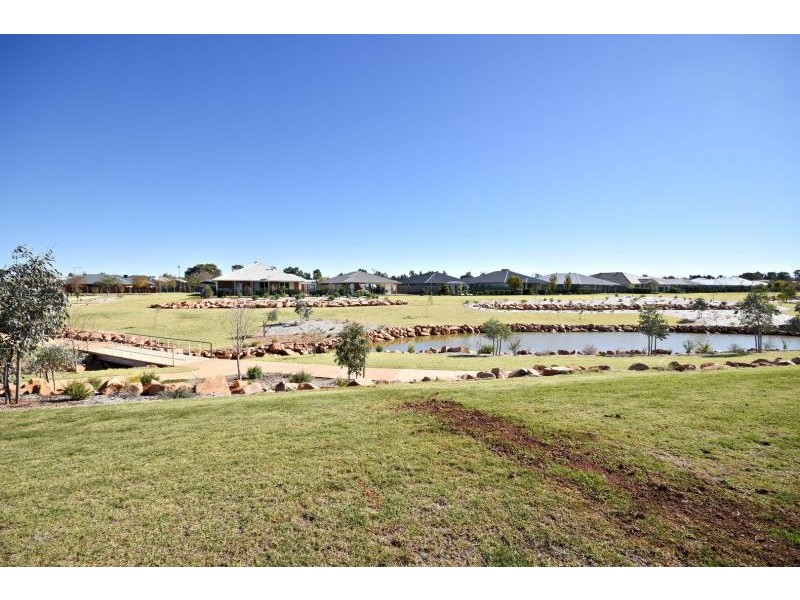 27 Amadeus Ave, Dubbo NSW 2830