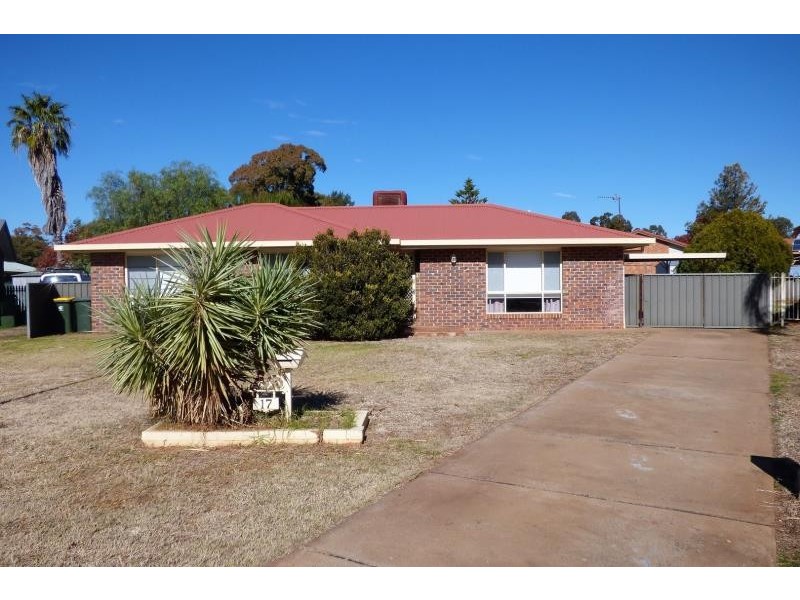 17 Hellyer Ct, Dubbo NSW 2830