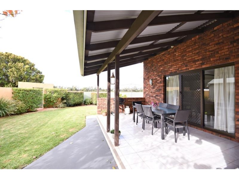 59 Manildra St, Narromine NSW 2821