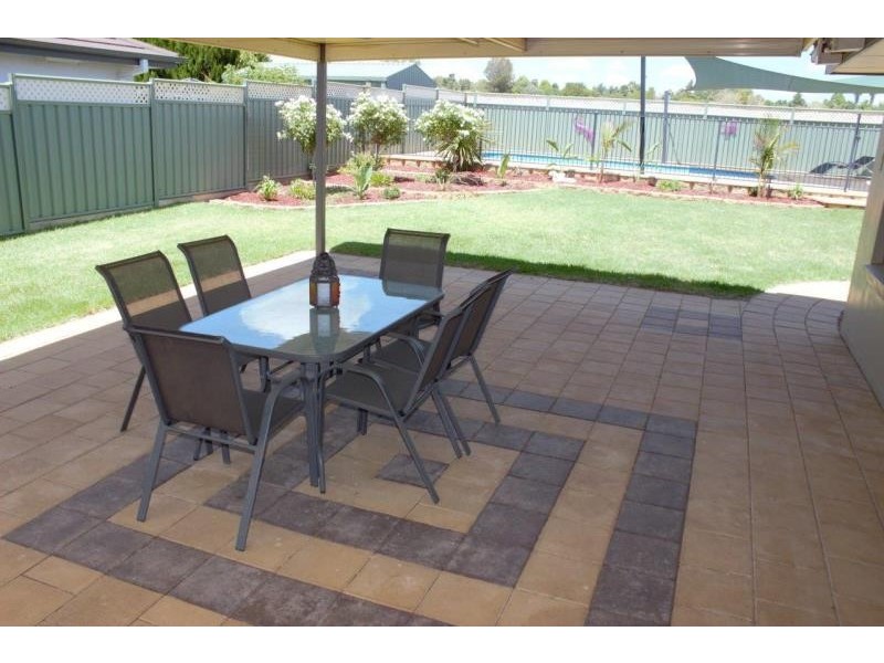 24 Cypress Point Dr, Dubbo NSW 2830