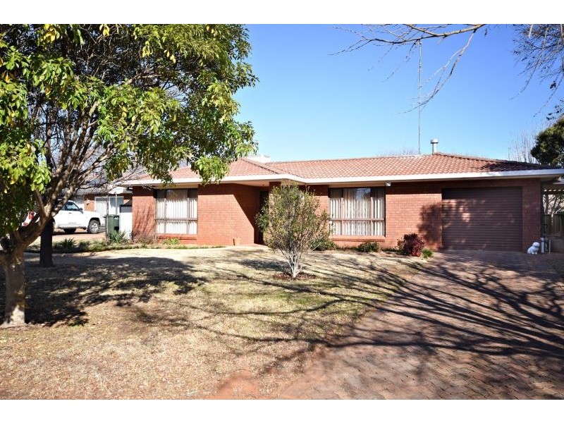 12 Lindsay Pl, Dubbo NSW 2830