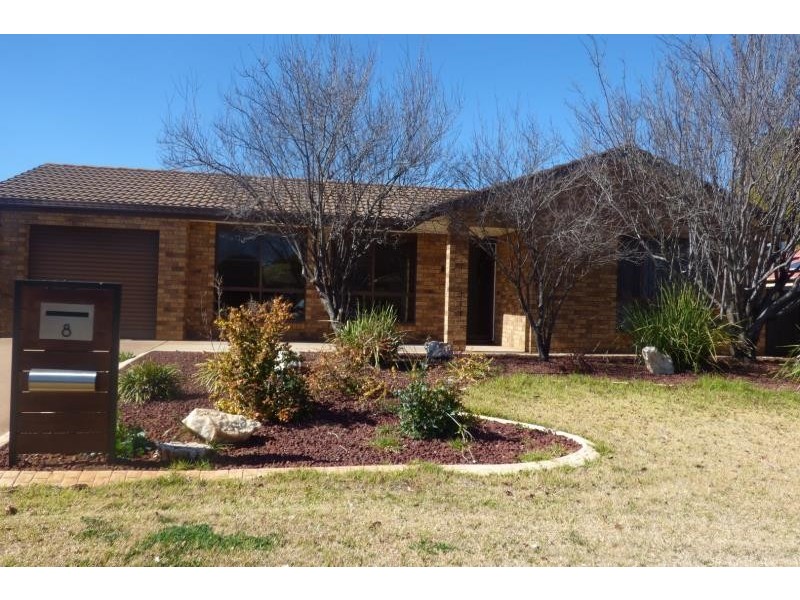 8 Windsor Pde, Dubbo NSW 2830