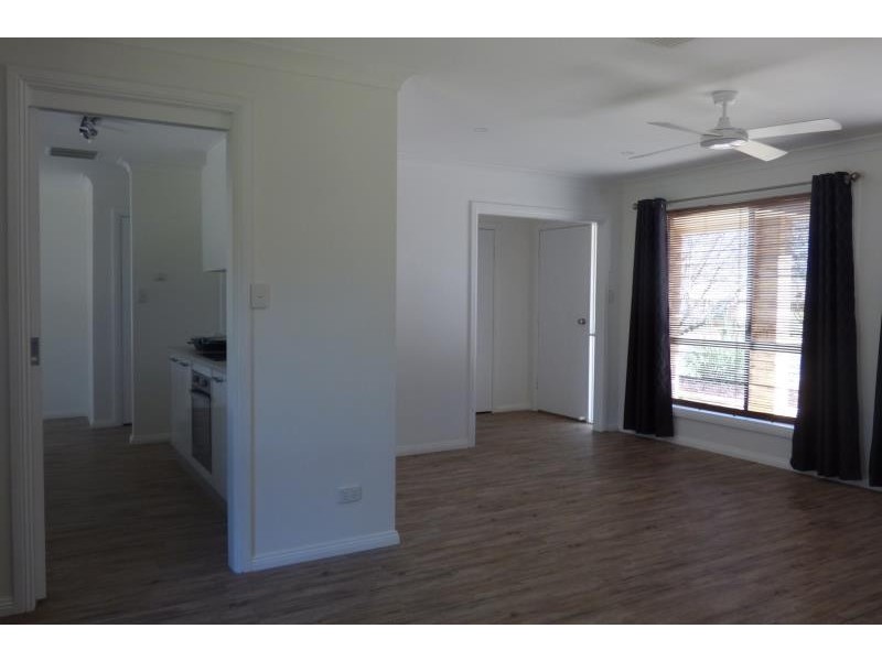 8 Windsor Pde, Dubbo NSW 2830