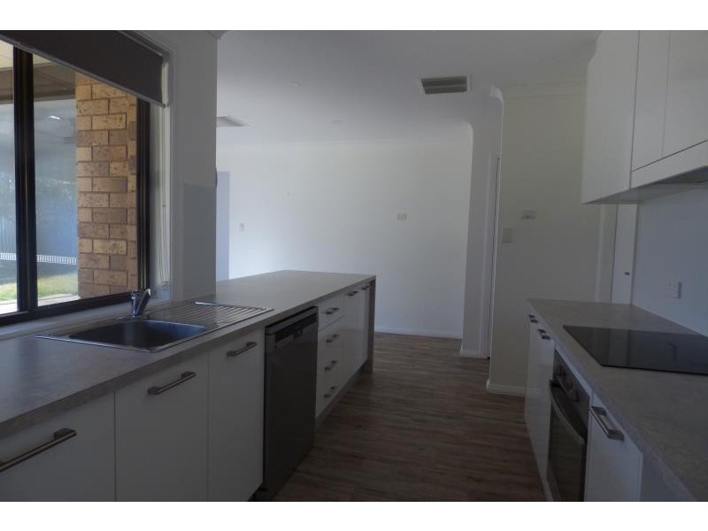 8 Windsor Pde, Dubbo NSW 2830