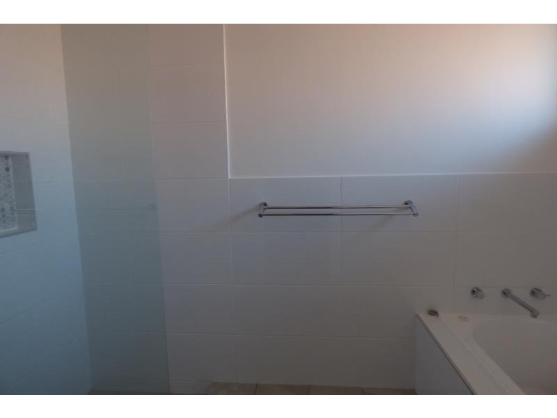 8 Windsor Pde, Dubbo NSW 2830