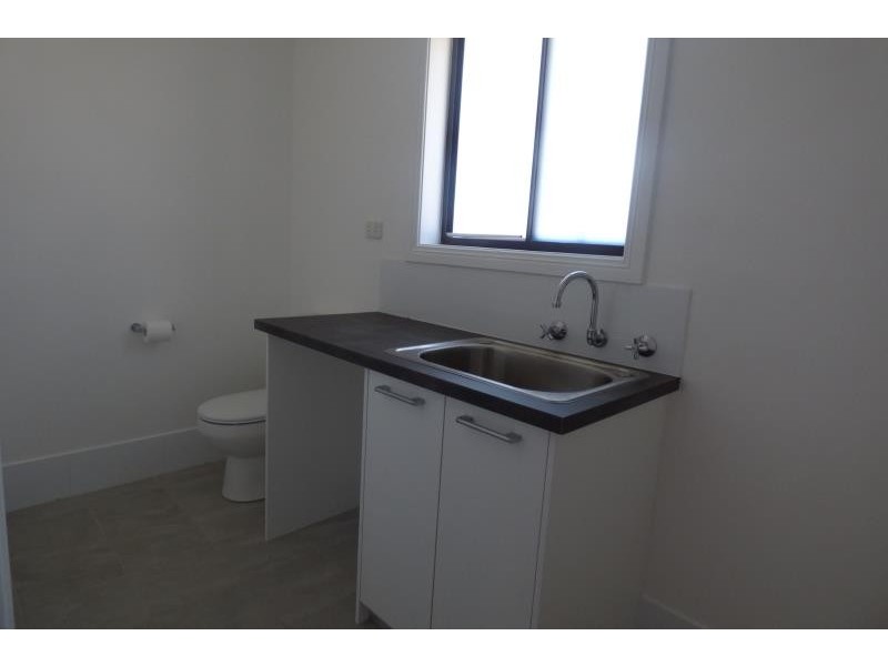 8 Windsor Pde, Dubbo NSW 2830
