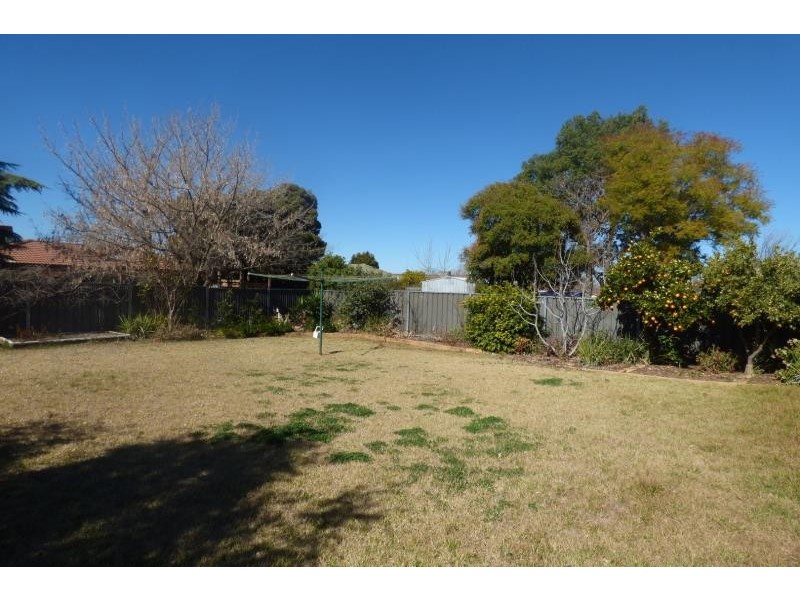 8 Windsor Pde, Dubbo NSW 2830