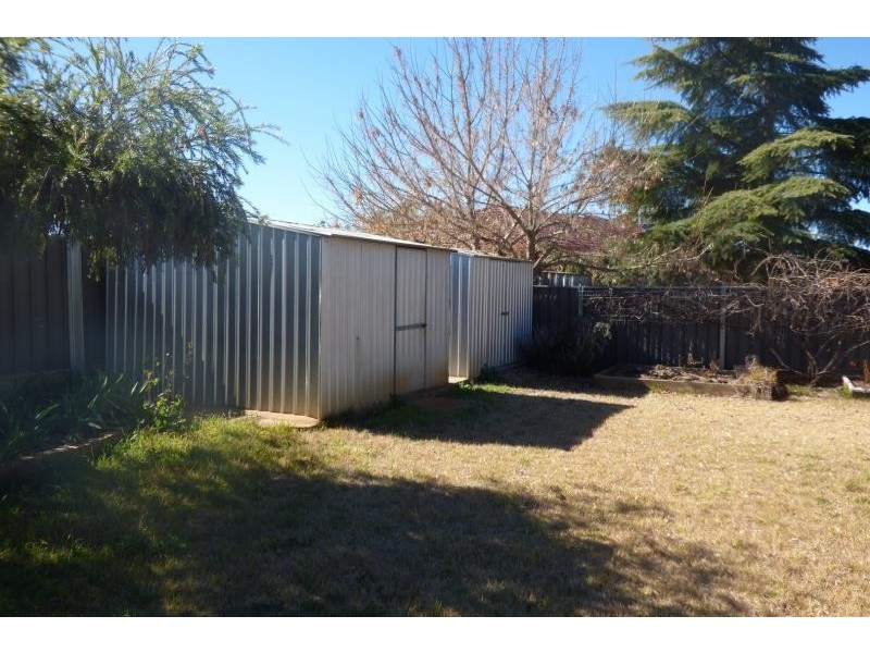 8 Windsor Pde, Dubbo NSW 2830