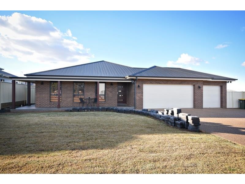 65 Lakeside Cct, Dubbo NSW 2830