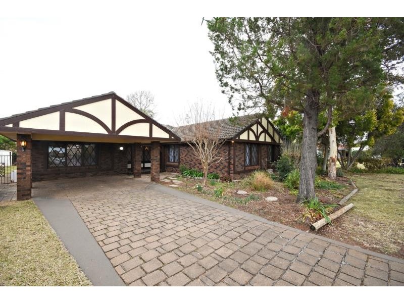 12 Osborne Pl, Dubbo NSW 2830