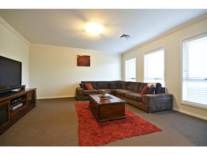 37  Lakeside Cct, Dubbo NSW 2830