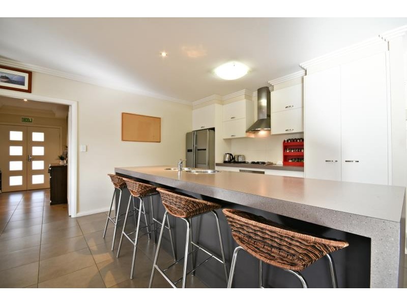 37  Lakeside Cct, Dubbo NSW 2830