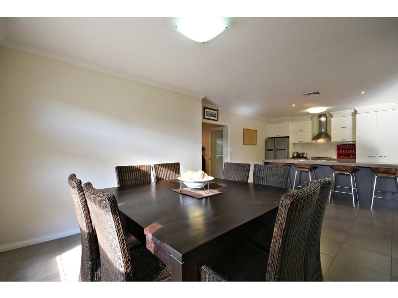 37  Lakeside Cct, Dubbo NSW 2830