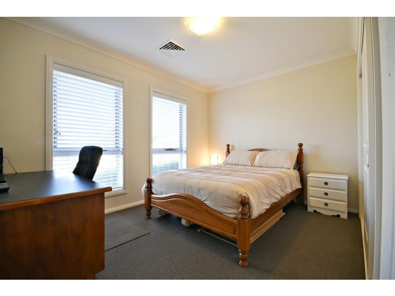 37  Lakeside Cct, Dubbo NSW 2830