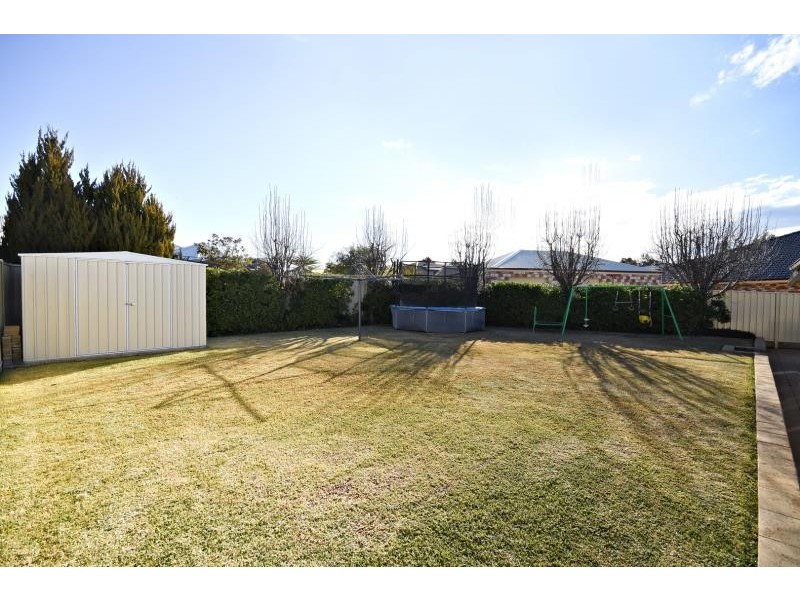 37  Lakeside Cct, Dubbo NSW 2830