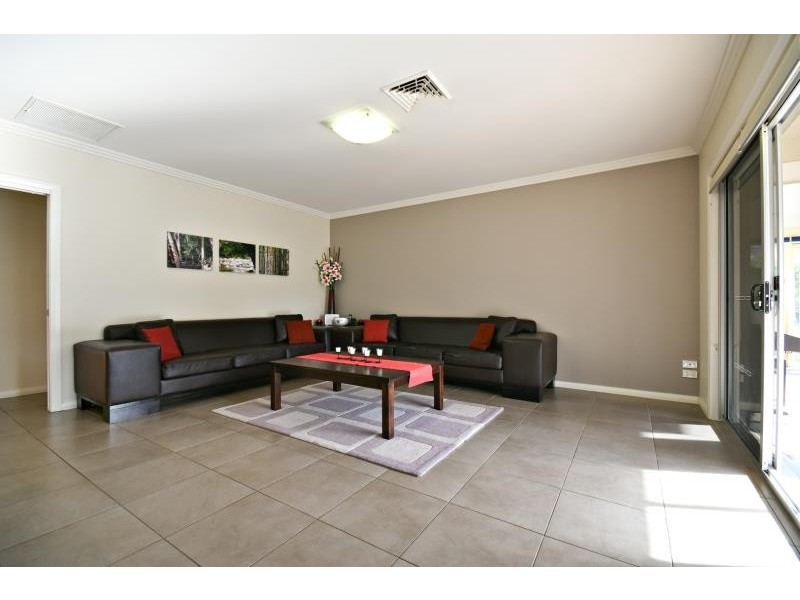 37  Lakeside Cct, Dubbo NSW 2830