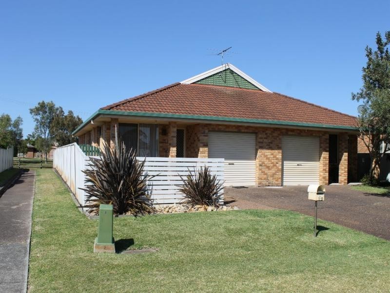 1/8 Tofino Cl, Pelican NSW 2281