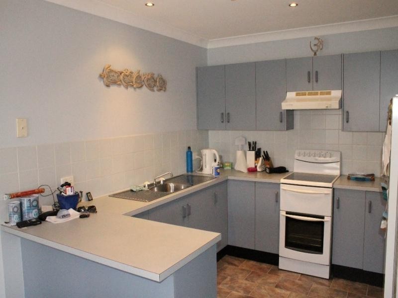 1/8 Tofino Cl, Pelican NSW 2281