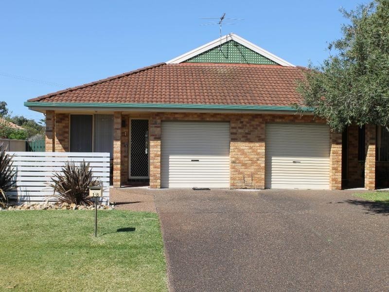 1/8 Tofino Cl, Pelican NSW 2281