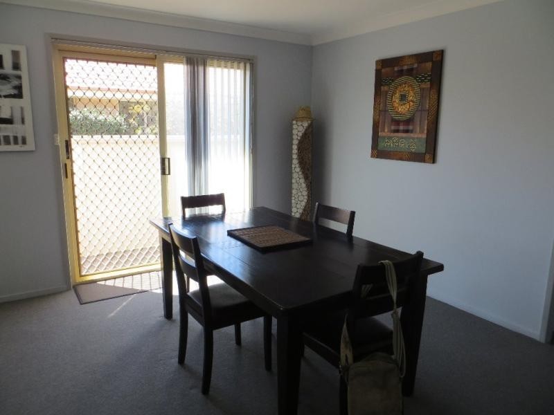 1/8 Tofino Cl, Pelican NSW 2281